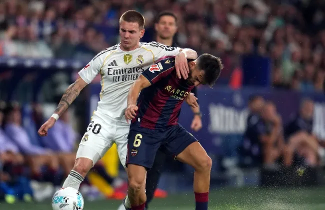 ريال مدريد يتجاوز كبوة السوبر الإسباني وكأس الملك بثنائية فى ليفانتي