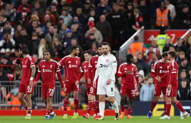 ليفربول ضد بيرنلي.. الريدز يتفوق بهدف فيرتز وسوبوسلاي يهدر ركلة جزاء