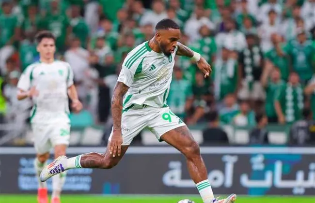 الأهلى يفوز على الخلود ويواصل مطاردة الهلال فى الدورى السعودى