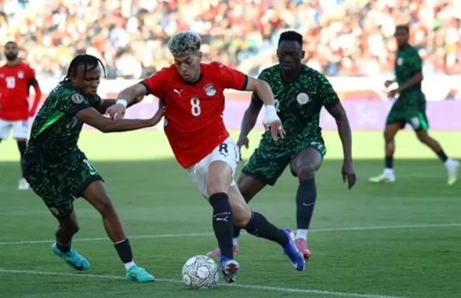 مدرب نيجيريا: منتخب مصر أنقذني من اعتزال التدريب