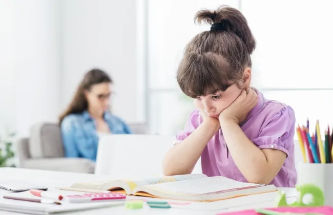 علامات في لغة الجسد تدل على مواجهة طفلك لموقف صعب.. خليك مصحصح