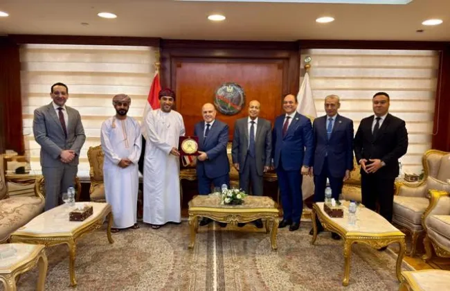 رئيس النيابة الإدارية يستقبل وفدًا من الرقابة الإدارية والمالية بسلطنة عُمان