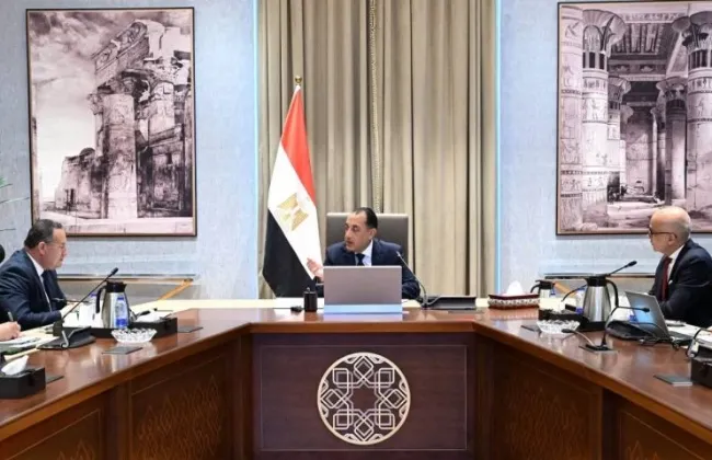 رئيس الوزراء يستعرض الموقف التنفيذى لمشروع المدينة الطبية لجامعة عين شمس