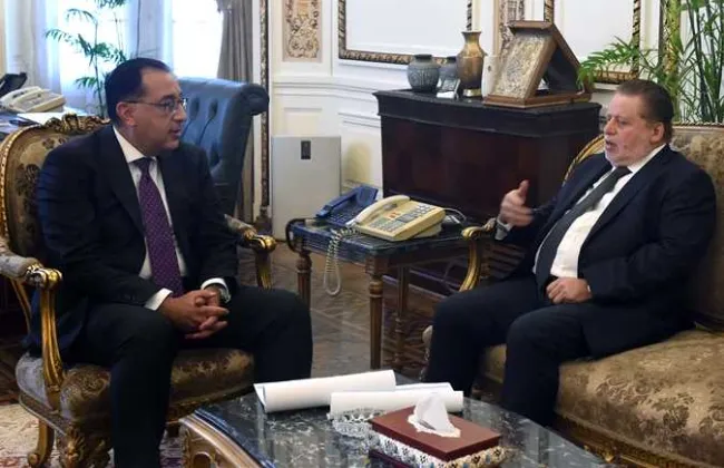 رئيس الوزراء يلتقى محافظ البنك المركزى في إطار التنسيق الدوري بالملفات الاقتصادية
