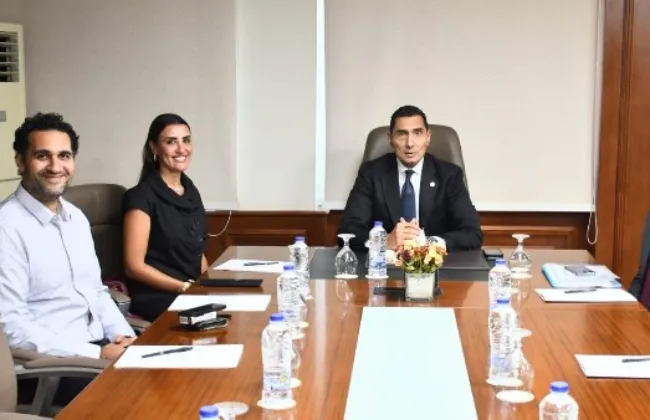 وزير الرياضة يبحث خطط إعداد المنتخب الوطنى مع رئيس اتحاد الإسكواش