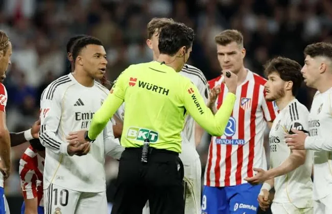 ‏ريال مدريد يهاجم حكم الديربي ضد أتلتيكو في بيان رسمي