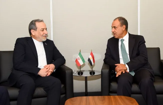 وزير الخارجية يناقش مع نظيره الإيرانى الجهود المبذولة لخفض التصعيد