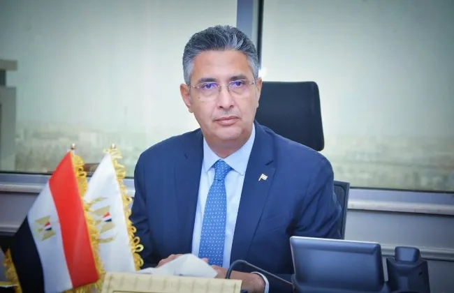 وزير التموين يبحث تكلفة إنتاج الخبز السياحي والفينو
