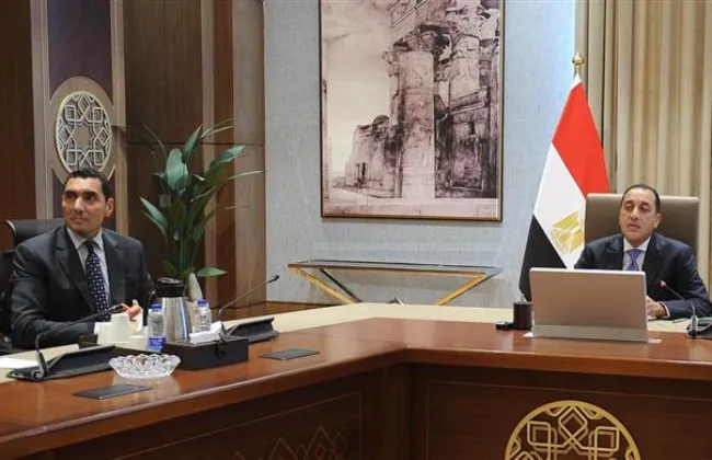 رئيس الوزراء يلتقي وزير الشباب والرياضة في إطار التحضير لمؤتمر أكتوبر