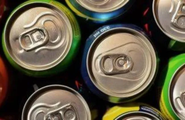 بعد وفاة طفل عراقى بسببها.. مخاطر غير متوقعة للإكثار من مشروبات الطاقة
