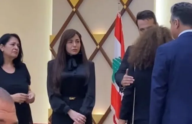 الحزن يسيطر على عبير نعمة فى استقبال عزاء والدها بحضور عاصي الحلاني